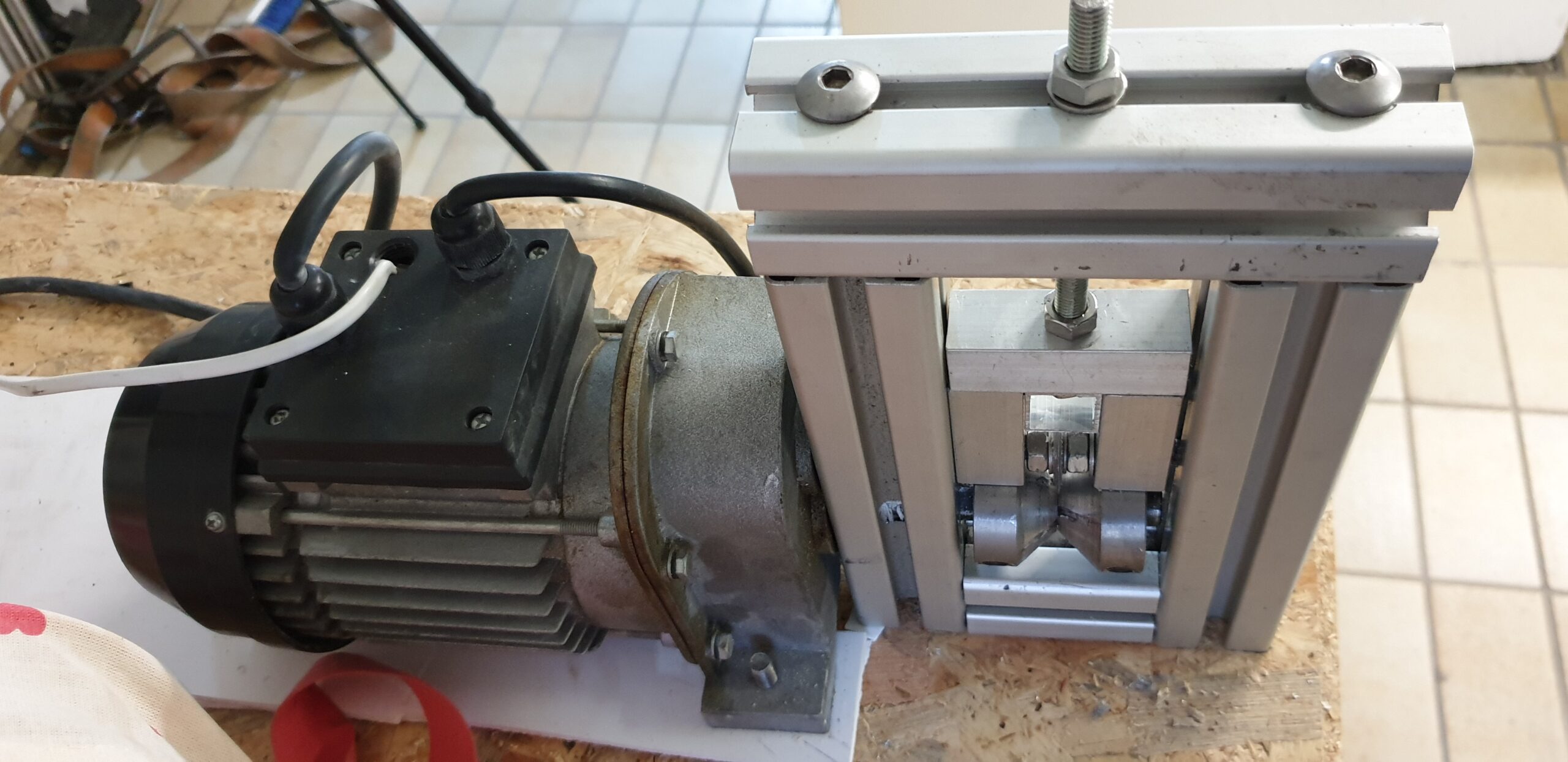 How to Build a Copper Wire Stripping Machine – image